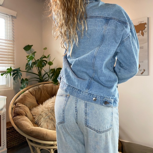 Light Wash Classic Denim Jacket Button Front Medium - Picture 5 of 6